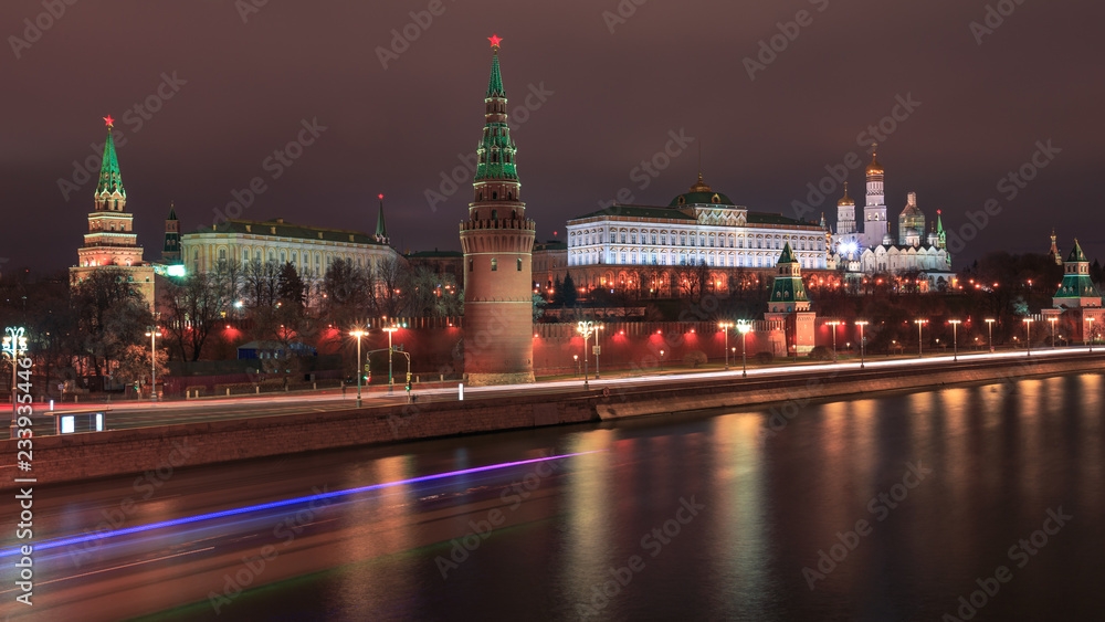 Obraz premium Night View over the Moskva River to the Kremlin in Moscow at night