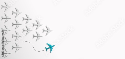 Canvastavla Grupo de aviones en una dirección y un avión rojo apuntando de manera diferente sobre fondo azul