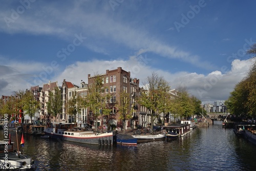 canal in amsterdam © isabelle dupont
