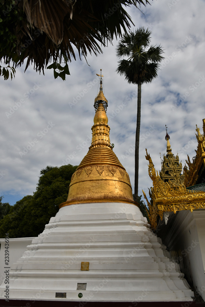 Fototapeta premium Shwedagon Pagoda, stupas.
