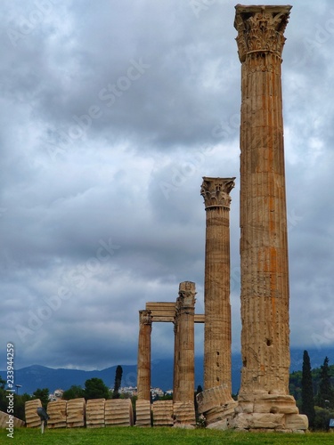 Temole of Zeus in Athens photo