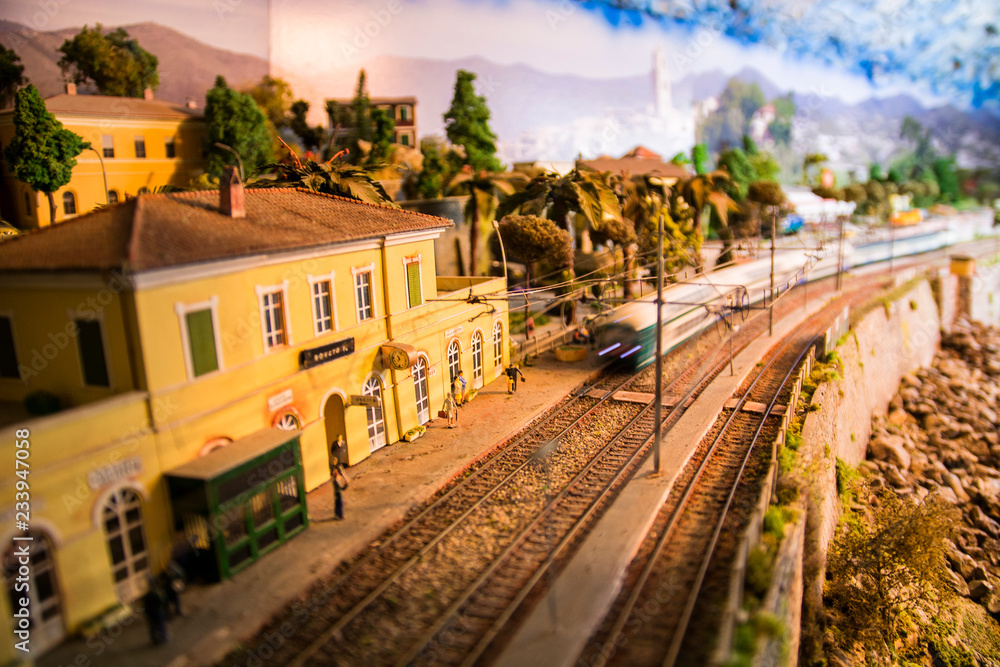 Obraz premium Creative realistic model of railway station with building and passenger and moving train 