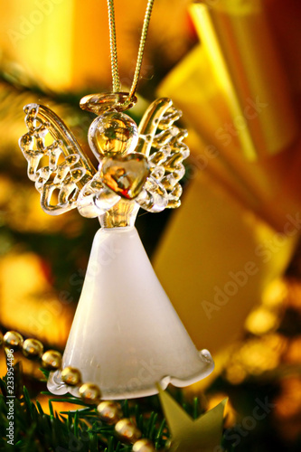 Obraz na płótnie Toy glass angel decoration on the xmas tree w salonie