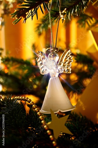 Obraz na płótnie Toy glass angel decoration on the Christmas tree w salonie