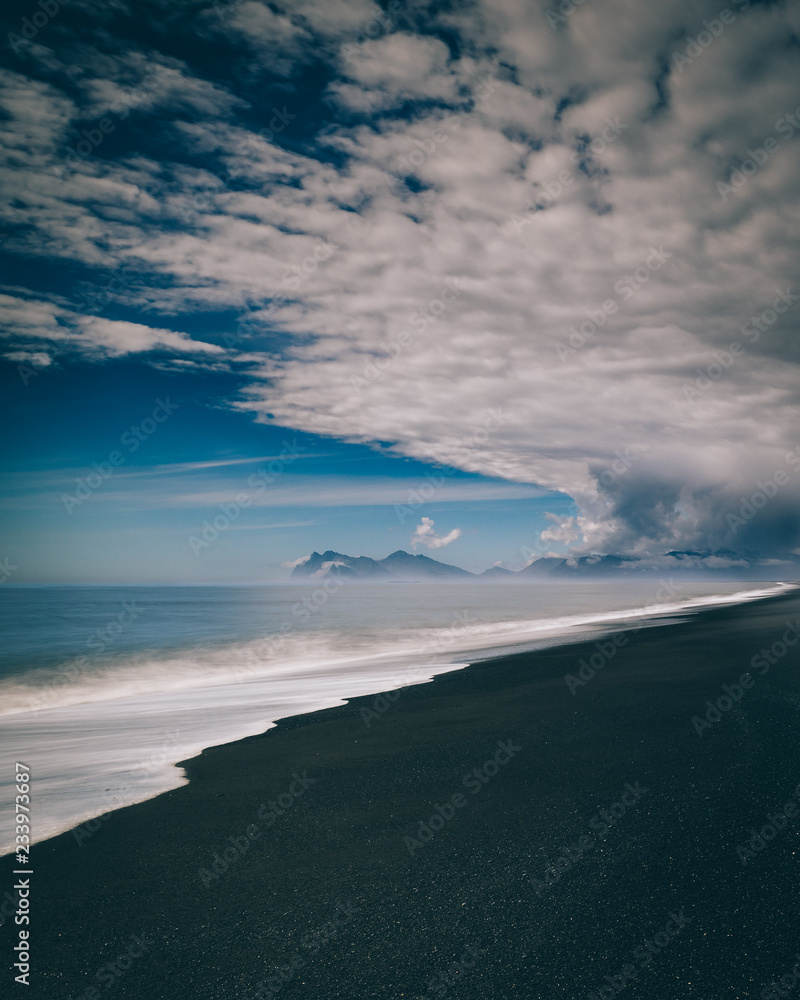 Plage de sable noir