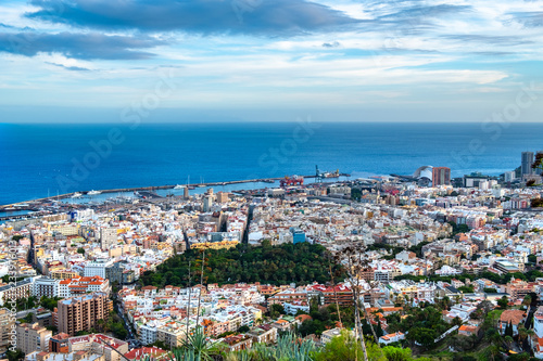 An overview of the entire downtown of Santa Cruz. In the foreground you can see the Parque García Sanabria.