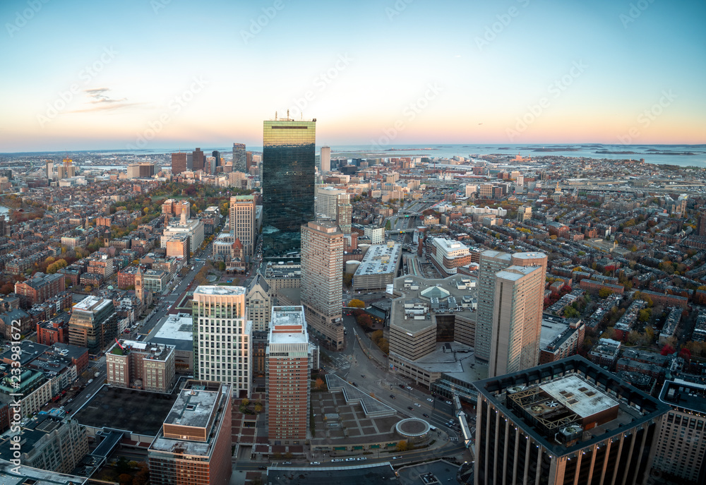 Obraz premium Wide Angle Aerial View of Downtown Boston At Sunset with Clear Skies