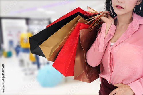woman holding shopping bag at mall