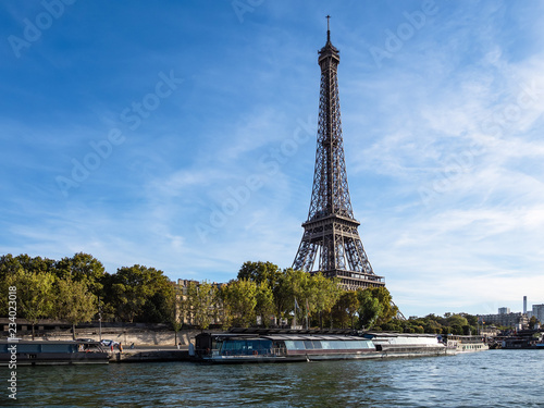 Blick auf den Eiffelturm in Paris, Frankreich