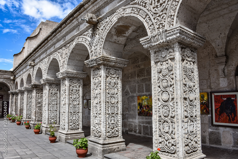 Ταπετσαρία The interior courtyard and cloisters of Church of La Compania, Arequipa, Peru
