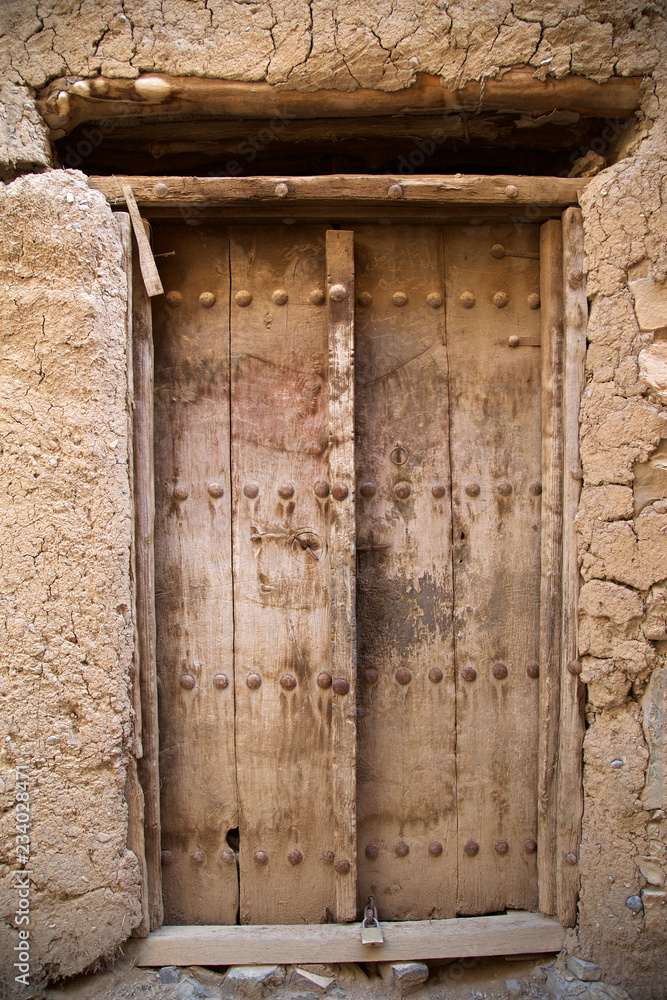 Amazing Doors of abandoned buildings on Oman Amazing Doors of abandoned buildings on Oman