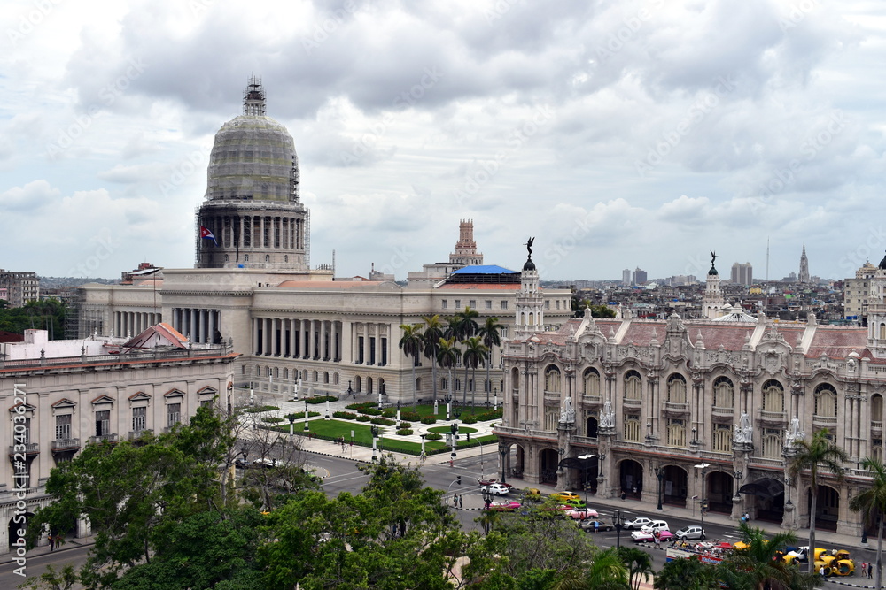 Fototapeta premium havana park central and el capitolio