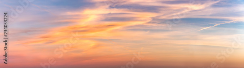 Panorama eines Sonneunterganges in Pastellfarben