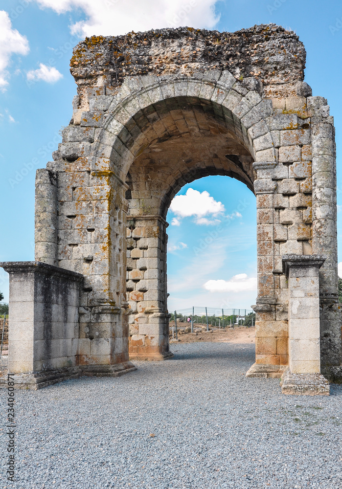 Arte romano en España, Arco de triunfo de Cáparra, Cáceres, Extremadura, 
