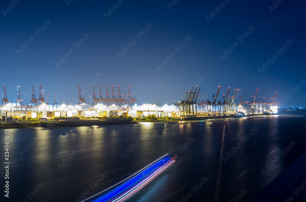 Fototapeta premium Hafen Hamburg bei Nacht