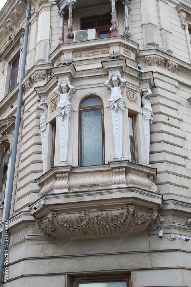 Old houses and their details in ancient Bucharest. Old architecture. Today's shooting