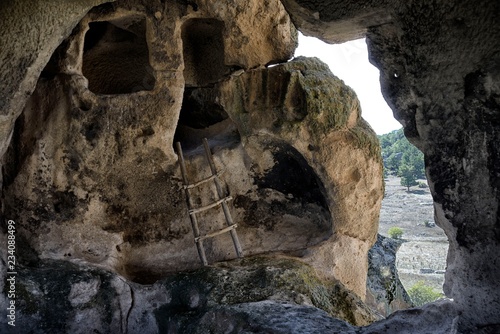 historische Sandsteinbehausungen im phrygisches Tal von Eskisehir photo