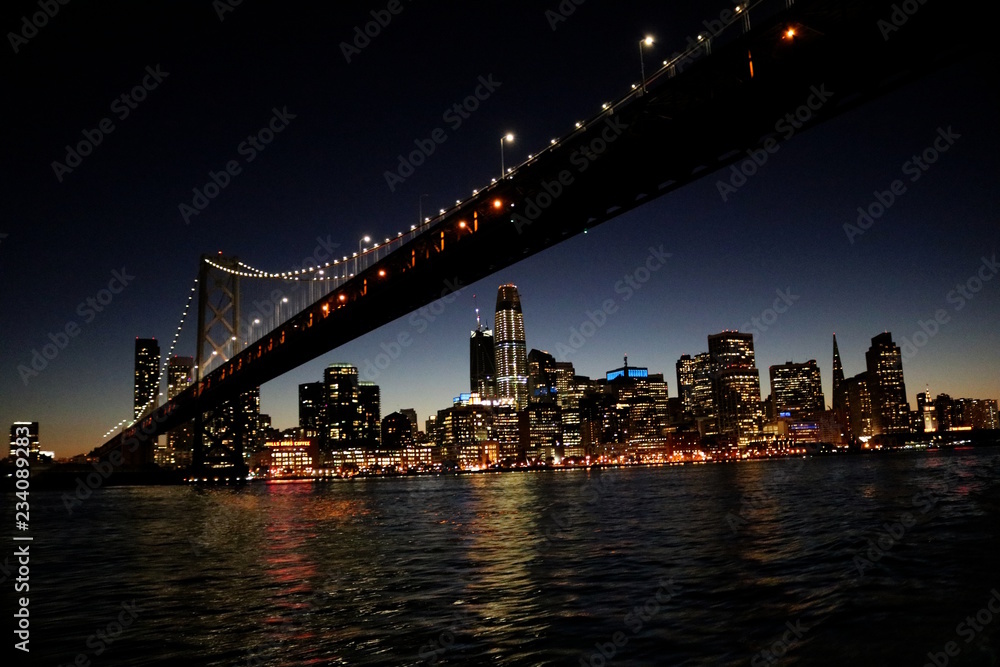 San Francisco, Oakland Bay Bridge bei Nacht