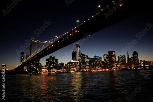 San Francisco  Oakland Bay Bridge bei Nacht