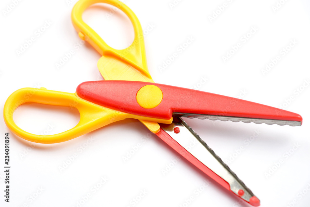 red scissors red scissors