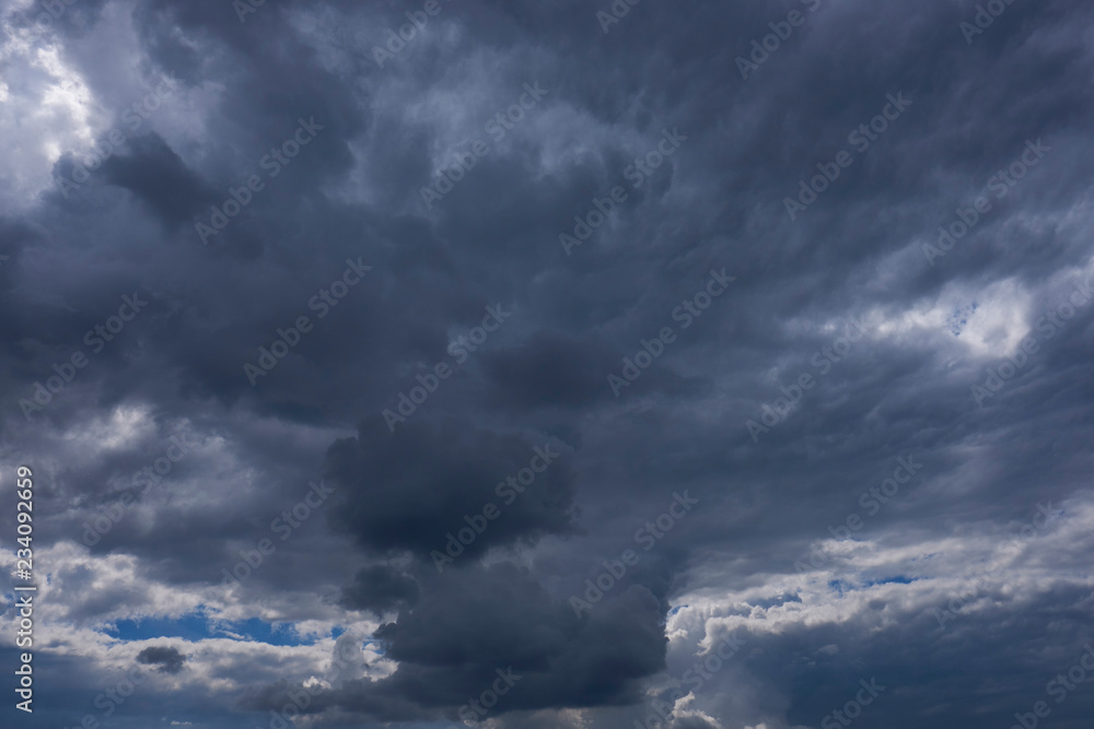 Aufnahme einer Wolkenformation - Gewitterwolken Aufnahme einer Wolkenformation - Gewitterwolken