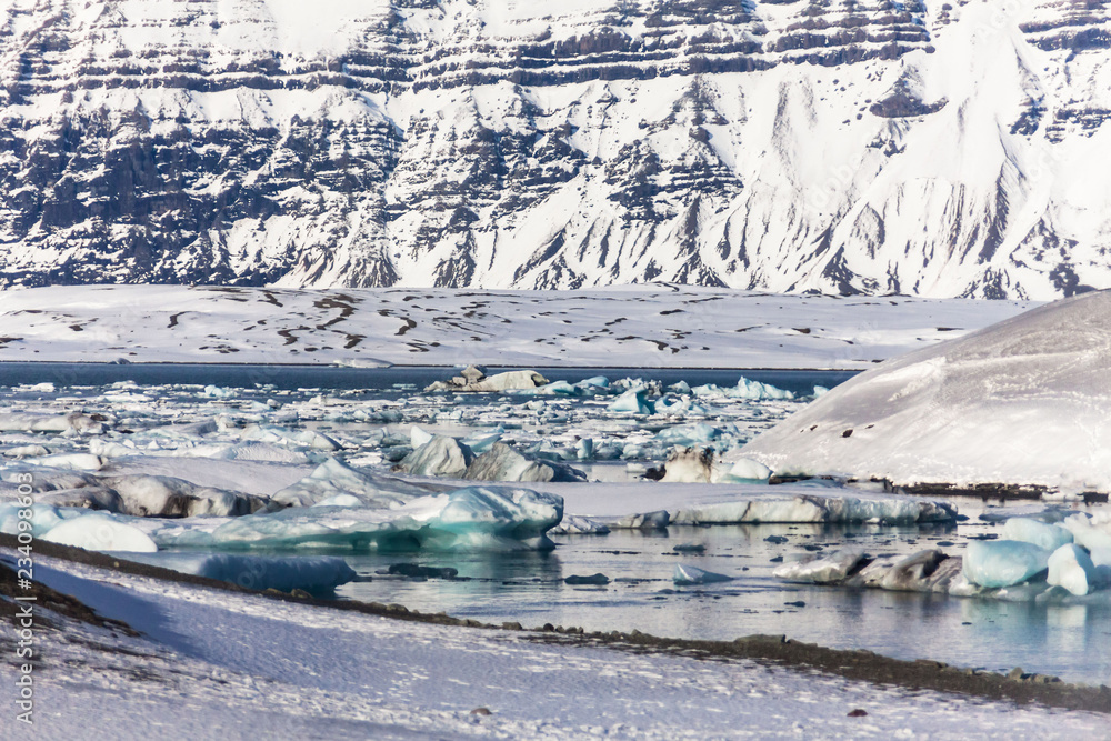 Obraz premium Jokulsarlon is a glacial lagoon or better known as Iceberg Lagoon which located in Vatnajokull National Park Iceland