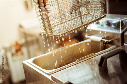 Cooking in boiling oil deep fryer