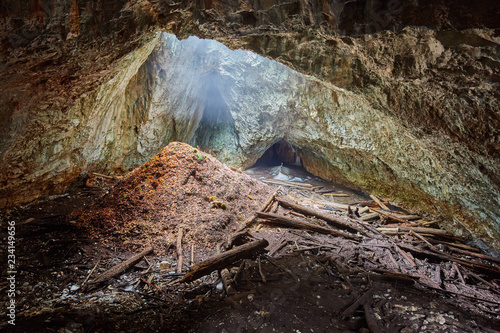 Inside of a limestone cave © Xalanx