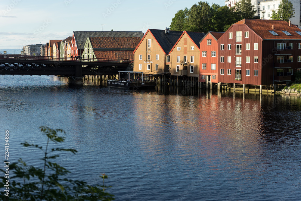 Speicherhäuser am Fluss Nidelv in Trondheim