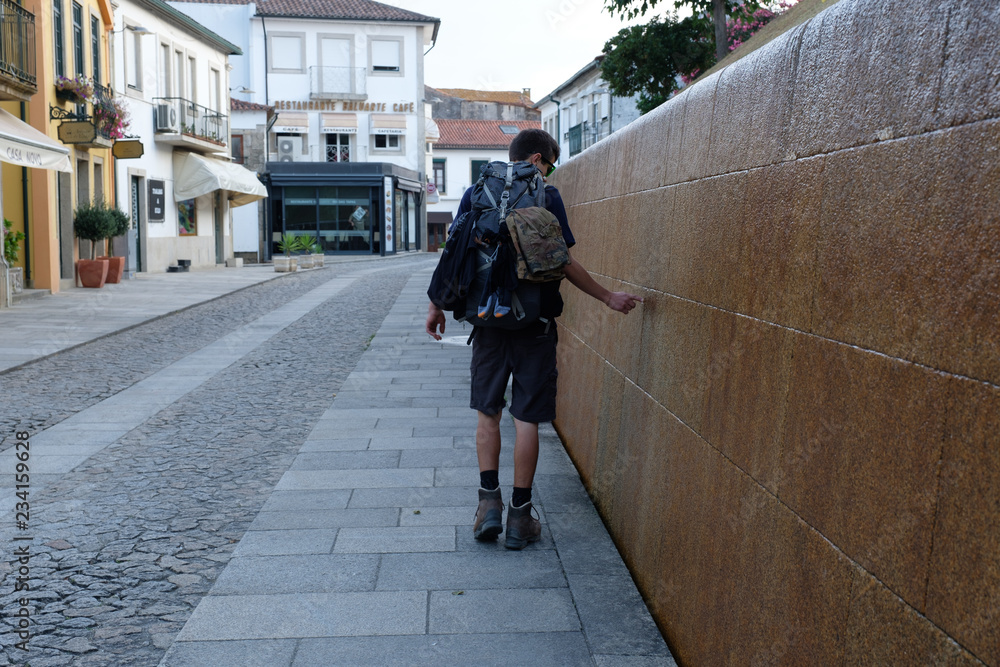 Pilger auf dem Jakobsweg (von Porto nach Santiago de Compostela) Pilger auf dem Jakobsweg (von Porto nach Santiago de Compostela)