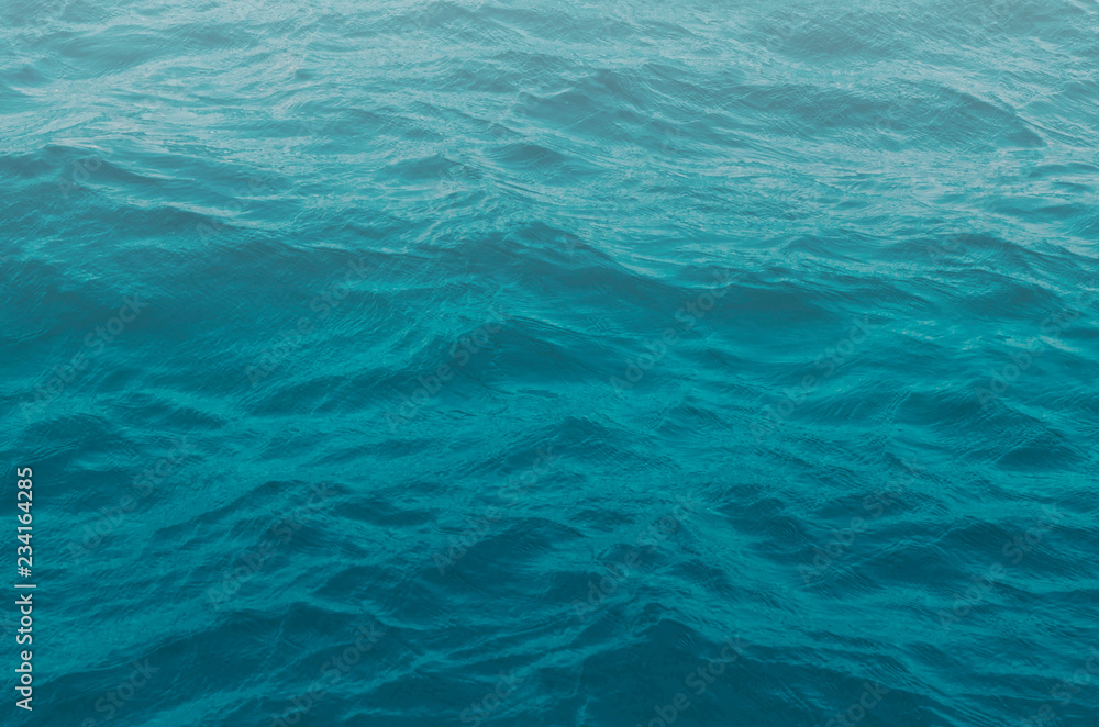 Obraz premium blue sea waves close up