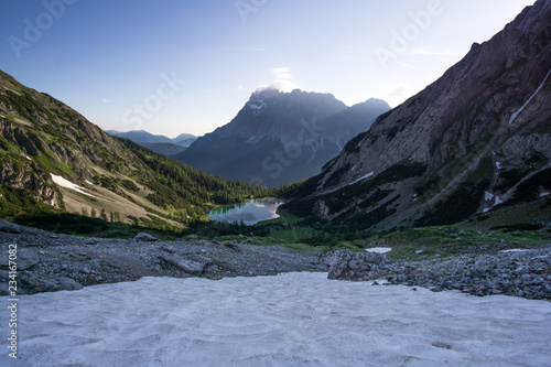Fototapeta Naklejka Na Ścianę i Meble -  View at Zugspitze and snow