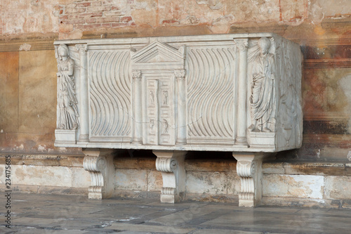 Foto Roman sarcophagi