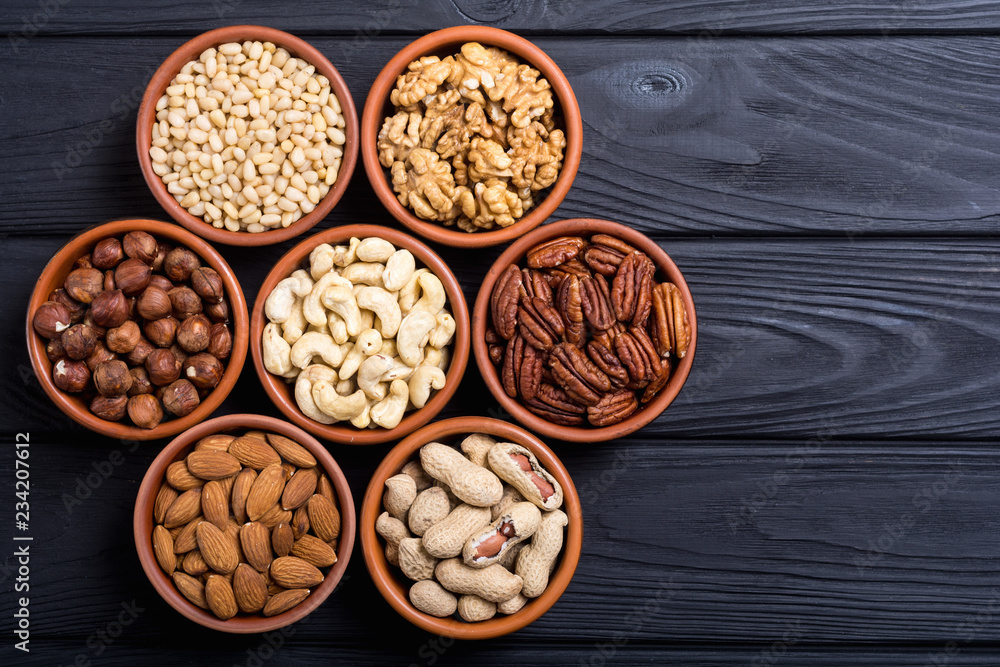 Mix of nuts : Pistachios, almonds , walnuts , pine nut , hazelnuts and cashew . Snack in bowl backgrond Mix of nuts : Pistachios, almonds , walnuts , pine nut , hazelnuts and cashew . Snack in bowl backgrond