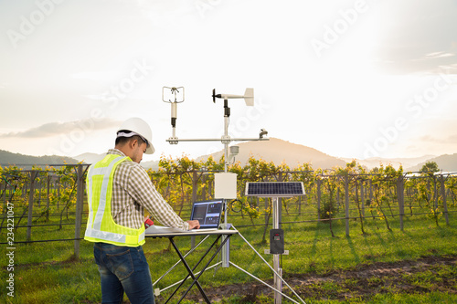 Obraz na plátně Engineer use tablet computer collect data with meteorological instrument to meas