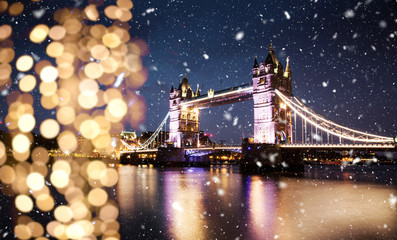 snowing in london - winter in the city