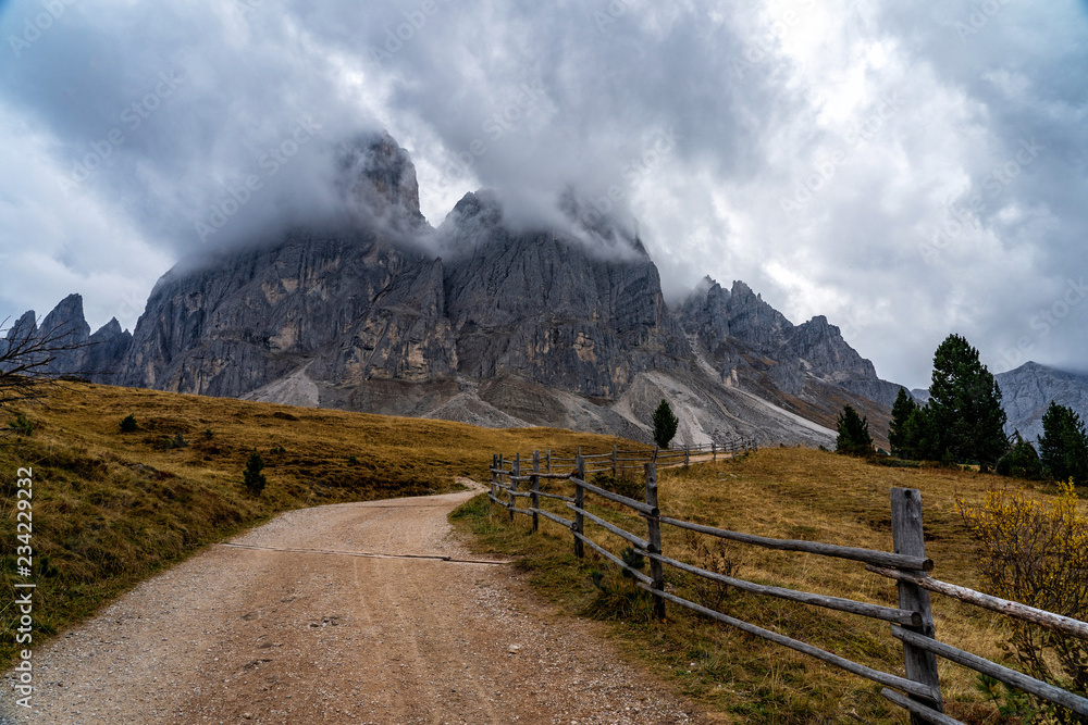 Obraz premium Mountain trails path in the Dolomites, Italy.