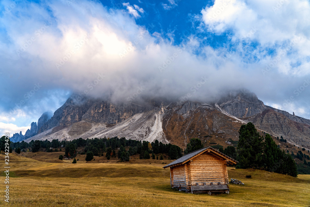 Obraz premium Wooden rural farmer's shed (hut) in a mountains.