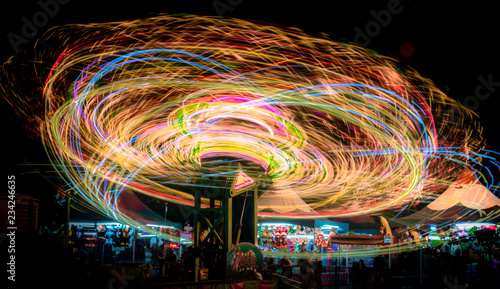 Fotografie insane light effect of a ride at the fair