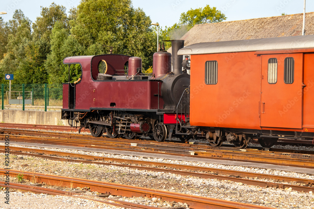 Naklejka premium Lokomotywa parowa, zabytek historyczny, Baie de Somme, Pikardia, Hauts de France