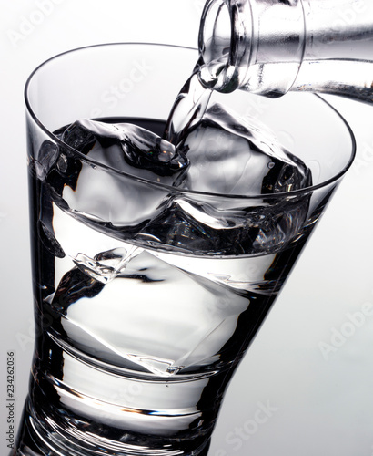Quadro em tela POURING TRIPLE SEC BRANDY