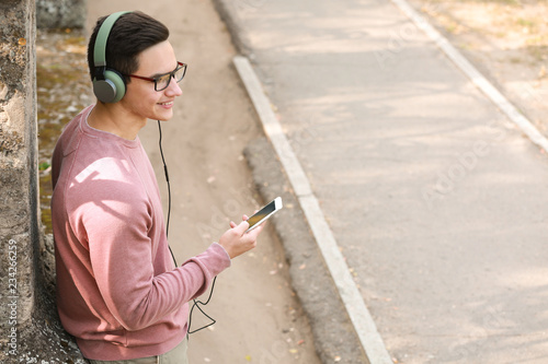 Young man listening to musi...