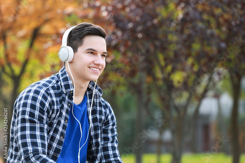 Young man listening to musi...