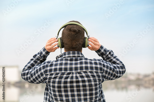 Young man listening to musi...