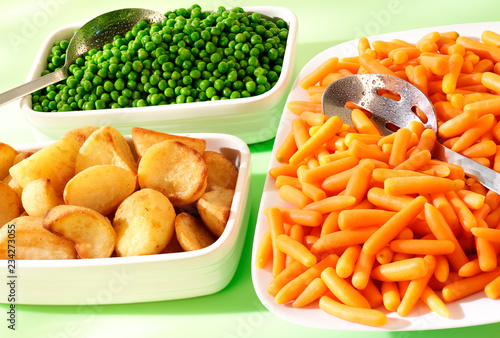 Billede på lærred PEAS, CARROTS AND POTATOES