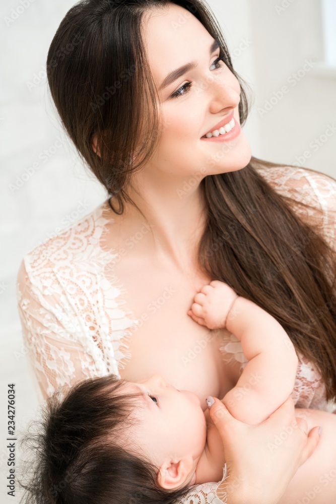 Naklejka premium Woman holding her little son in her arms view