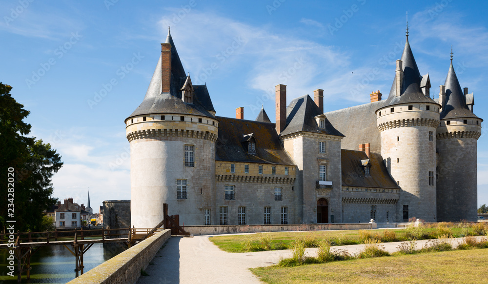 Fototapeta premium Medieval castle Chateau de Sully-sur-Loire