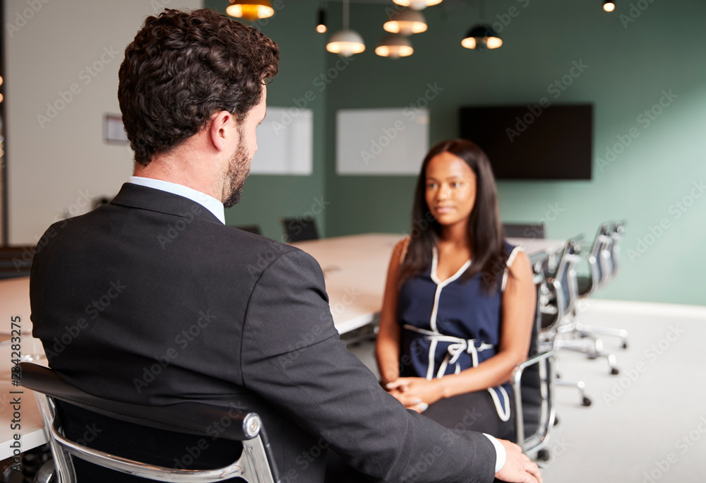Obraz premium Businessman Interviewing Female Candidate At Graduate Recruitment Assessment Day In Office