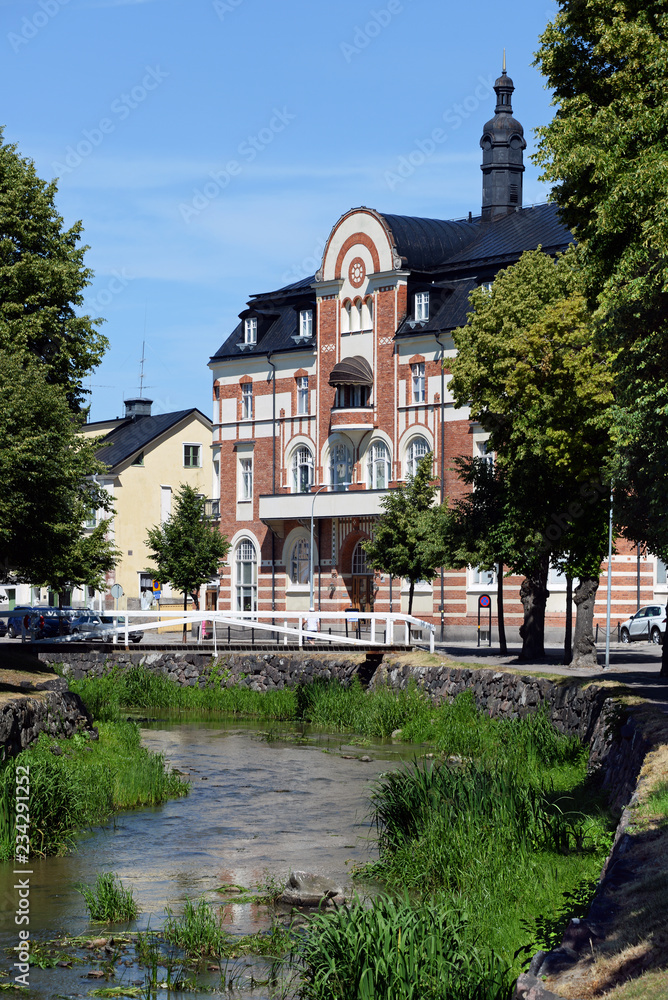 Der Fluss Storan in der Ortsmitte von Söderköping