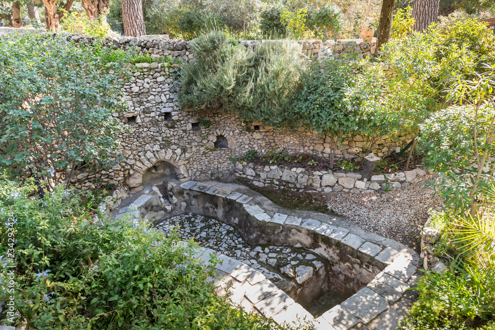 Ταπετσαρία The winepress in The Garden Tomb Jerusalem located in East Jerusalem, Israel